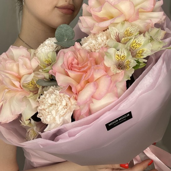 Ажурный букет   Из французских роз, альстромерий и диантусов извинения любимой жене