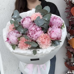 ️Букет пионовидная кустовая роза и эвкалипт в оформлении Bloom room