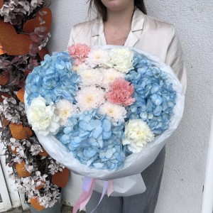 Букет с гортензией