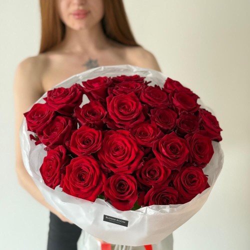 Красивый букет из 25 красных роз ️