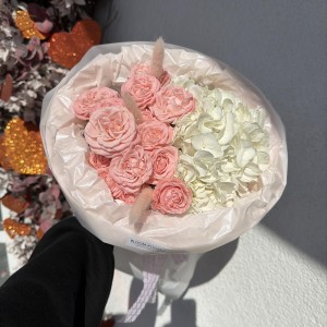 Милый букет bloom room  гортензия,пионовидная кустовая роза
