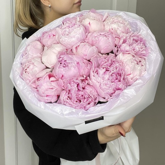 Шикарный букет  «Нежный пион»   Bloom room
