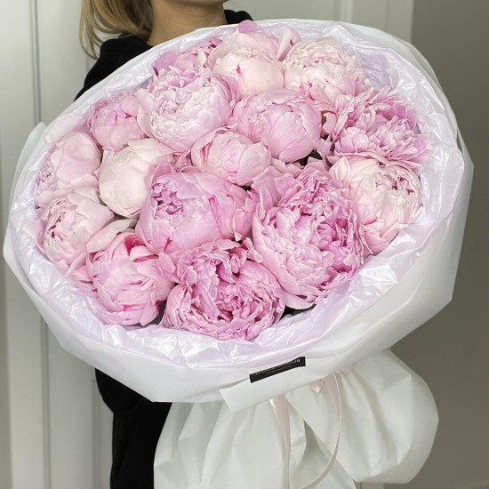 Шикарный букет  «Нежный пион»   Bloom room