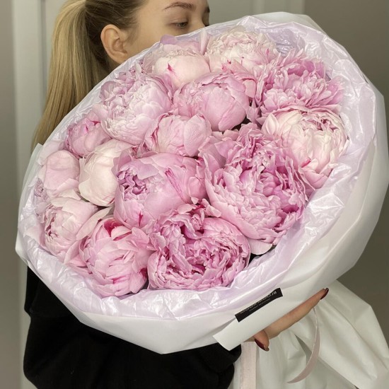 Шикарный букет  «Нежный пион»   Bloom room