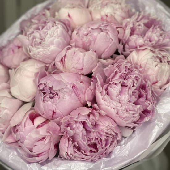 Шикарный букет  «Нежный пион»   Bloom room