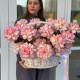 Роскошная корзина из французской розы и стафажа из картадерии