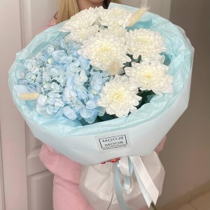 Авторский букет Bloom room гортензия, хризантема