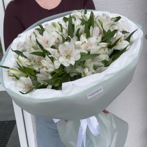 Стойкий букет Альстромерия Bloom Room