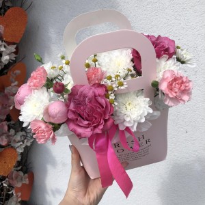 Яркая сумочка с цветами Bloom Room