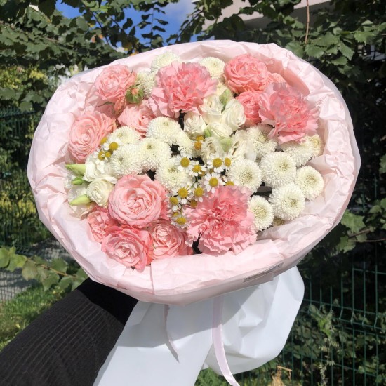 Стильный яркий букет Bloom Room