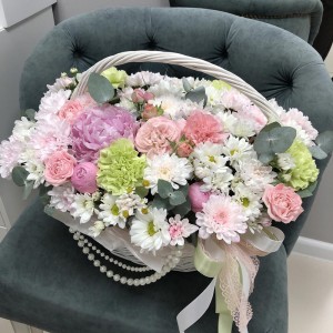 Шикарная дофаминовая корзина цветов Bloom Room