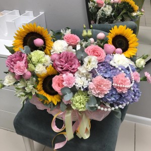 WOW Шикарная корзина Дофаминовая Bloom room
