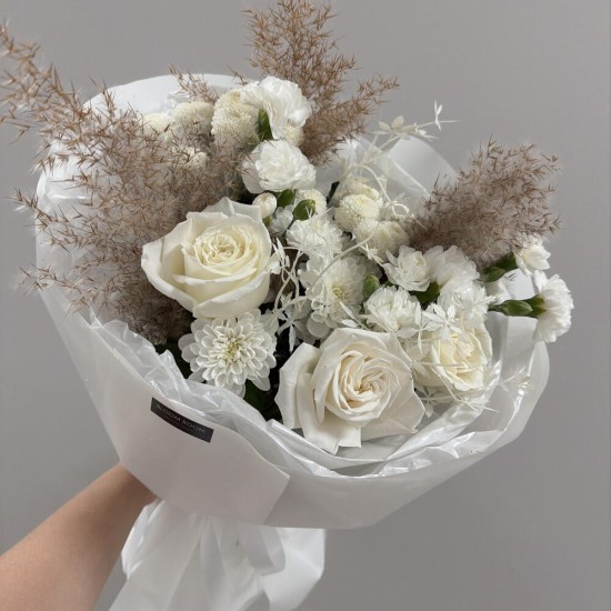 Белоснежный букет с колосками Bloom room, роза, хризантема, диантус