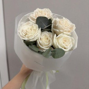 Белоснежная роза в оформлении Bloom room