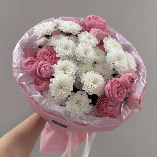 Прекрасный авторский букет Bloom room, пионовидная кустовая роза и хризантема