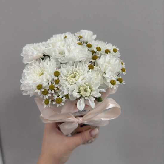 Пушистый стаканчик-комплимент Bloom room, хризантема и ромашка