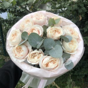 Букет пионовидных роз