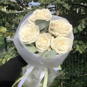 Белые розы букет Bloom Room