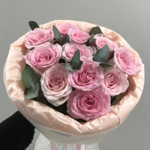 Нежные 11 роз сорта Мандала в букете Bloom Room