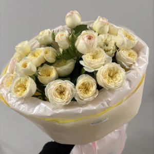 Красивые Пионовидная Кустовые розы в букете Bloom Room
