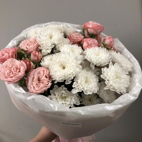 Нежный букет хризантема и Роза Bloom Room