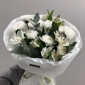 Стойкий дуэт хризантема и альстромерии  Bloom Room