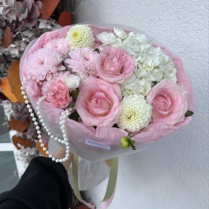 Розовый букет  Bloom room, роза, гортензия, диантус, хризантема