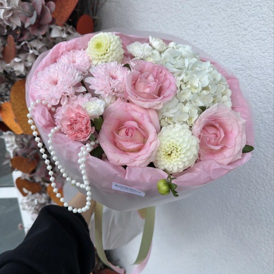 Розовый букет  Bloom room, роза, гортензия, диантус, хризантема