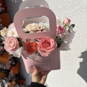 Милая композиция Bloom room, роза, хризантема, диантус