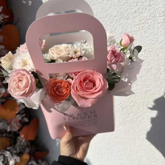 Милая композиция Bloom room, роза, хризантема, диантус