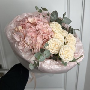 Нежный букет Bloom room, пионовидная роза, гортензия