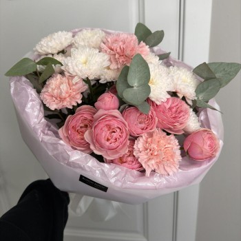 Чудесный букет Bloom room, хризантема, пионовидная роза, диантус