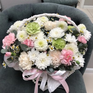 Пышная корзинка Дофаминовый букет Bloom Room