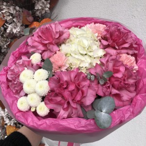 Стильный и яркий букет с пион.Розой Bloom Room