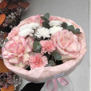 Нежный букет с французскими розами Bloom Room
