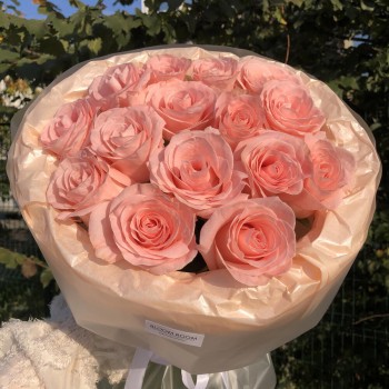 Нежный букет 15 красивых роз Bloom Room