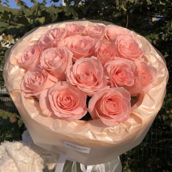 Нежный букет 15 красивых роз Bloom Room