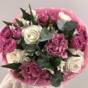 Яркий и незабываемый букет роз Bloom Room