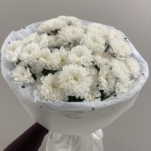 Стойкий букет пышных хризантем Bloom room