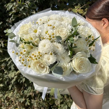 Прекрасный пышный букет Bloom room, альстромерия, ромашка, роза, хризантема