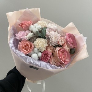 Прекрасный букет Bloom room роза, хлопок, диантус, хризантема