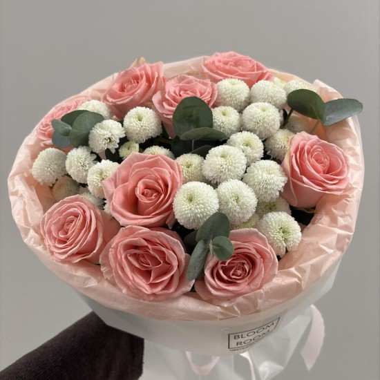 Розовый букет Bloom room Роза, эвкалипт, хризантема