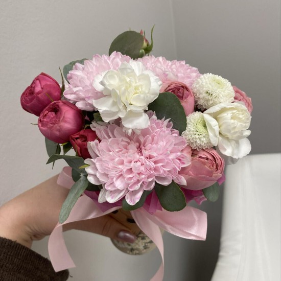 Красивый комплимент цветы в стаканчике Bloom room