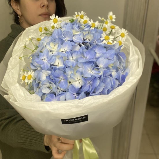 букет- комплимент  голубая гортензия и эвкалипт
