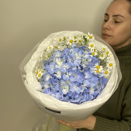 букет- комплимент  голубая гортензия и эвкалипт