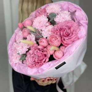 Малиновый букет  Bloom room, пион, пионовидная кустовая роза, хризантема, лагурус сухоцвет