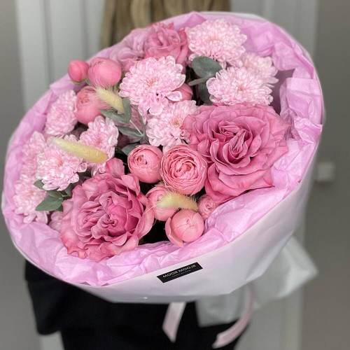 Малиновый букет  Bloom room, пион, пионовидная кустовая роза, хризантема, лагурус сухоцвет