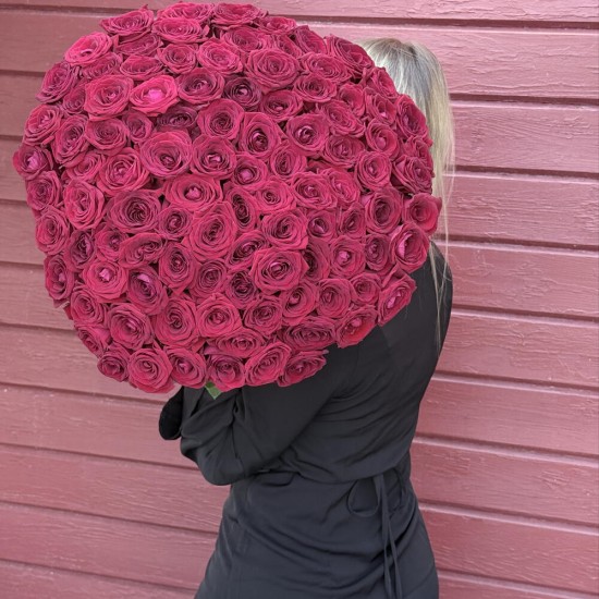 Букет красные розы 101 шт. «Сильные чувства» с доставкой в Екатеринбурге