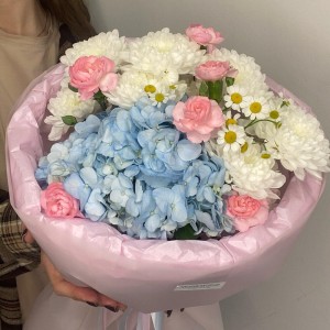 Авторский букет Bloom room  Гортензия, хризантема, диантус и танацетум