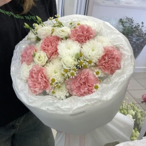 Летний букет с диантусом, ромашкой и эустомой BLOOM ROOM